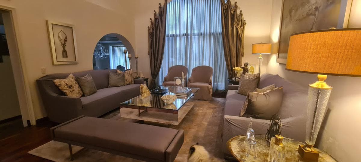 COLONIAL-STYLE HOUSE FOR SALE IN LA SIERRA