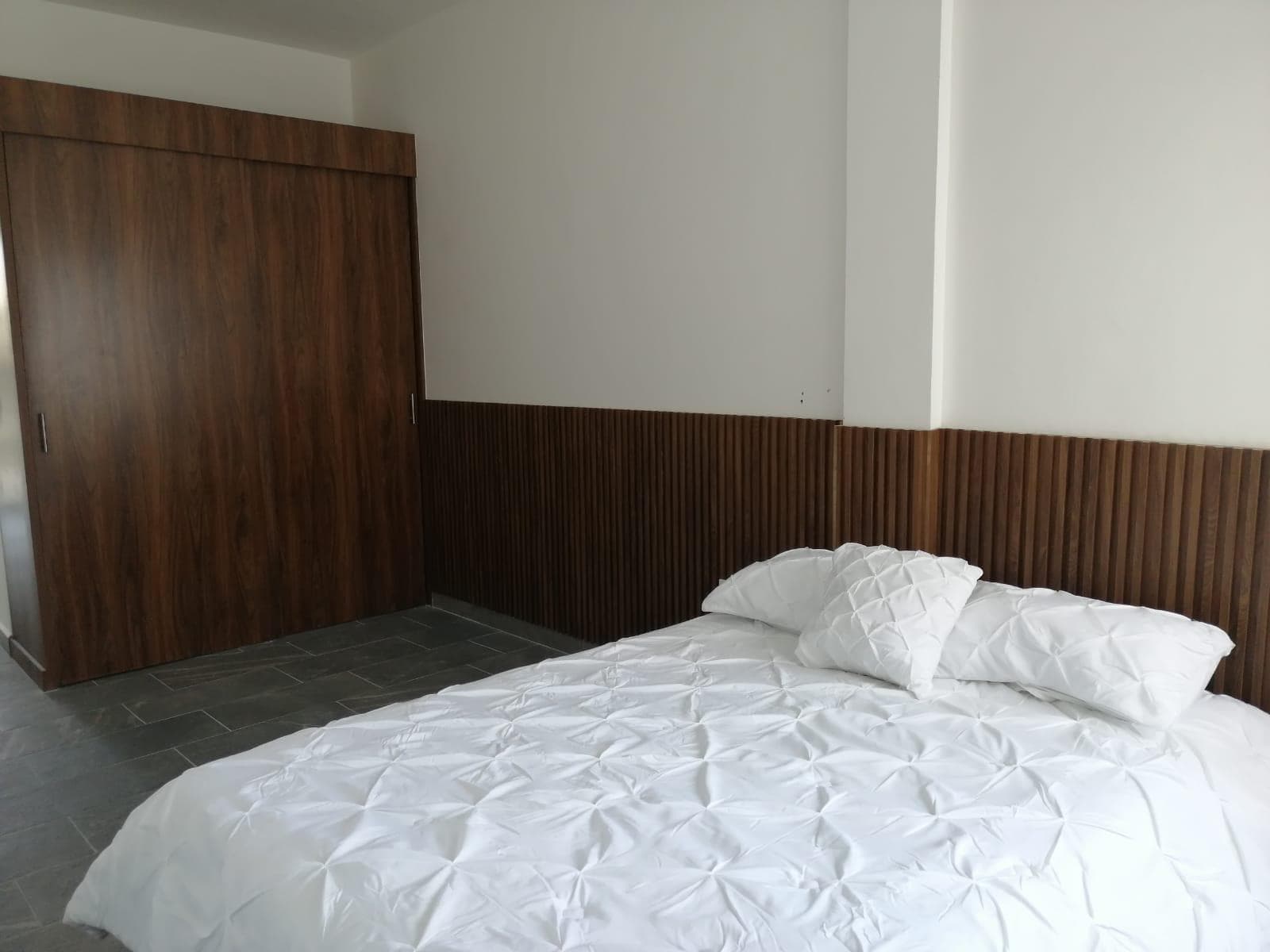 Departamento Amueblado en 4to piso en Torre Neruda