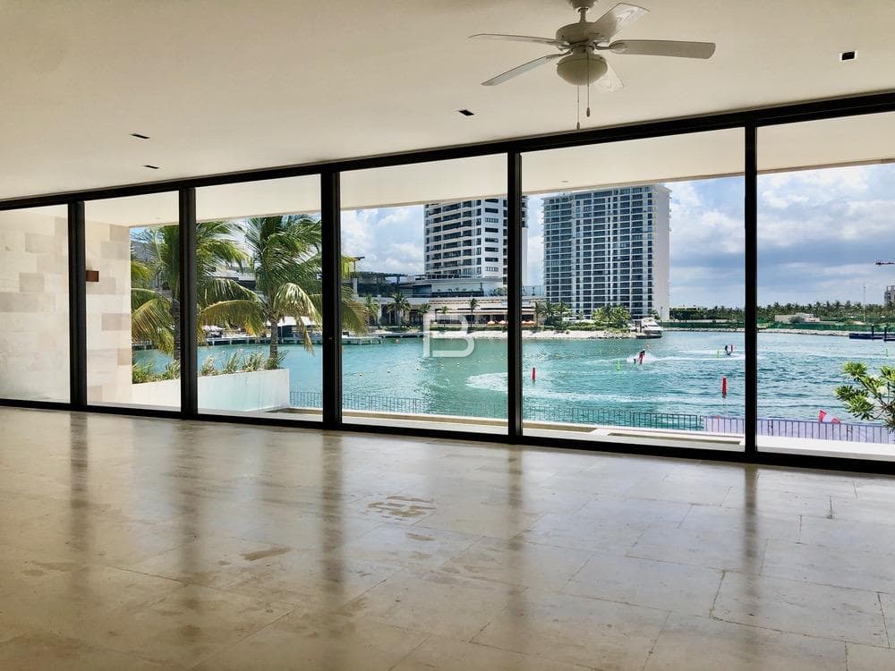 House for Sale in La Marina, Puerto Cancún