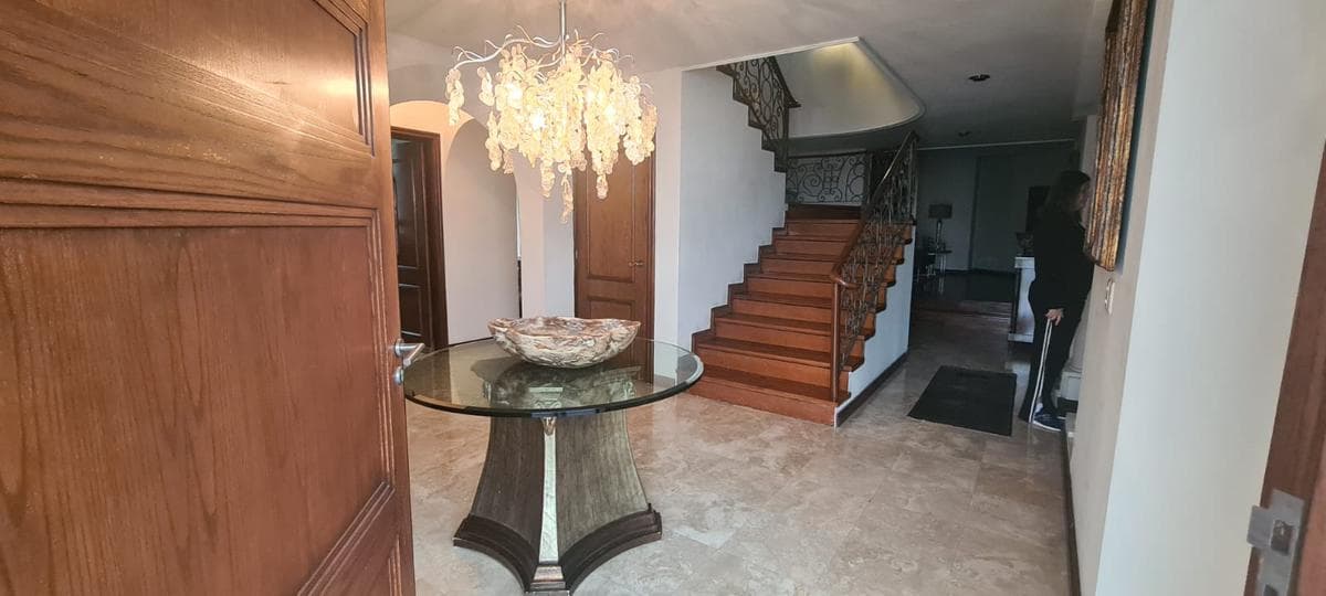 COLONIAL-STYLE HOUSE FOR SALE IN LA SIERRA