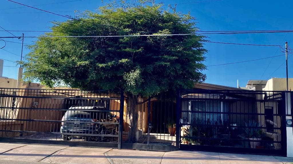 House for Sale in Prados del Centenario