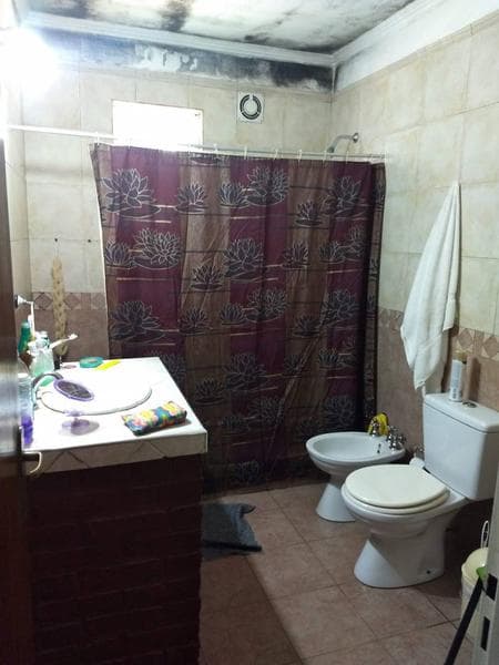 Excellent two-story property for sale in Pontevedra, 100 meters from Av. Otero