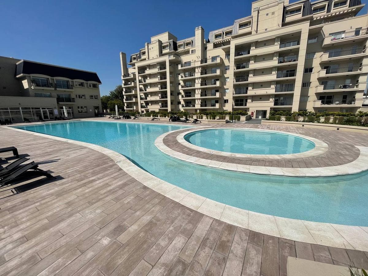 3-ROOM APARTMENT FOR SALE WITH PREMIUM GARAGE AT KLOVER PLAZA - Barrio Parque, Bernal