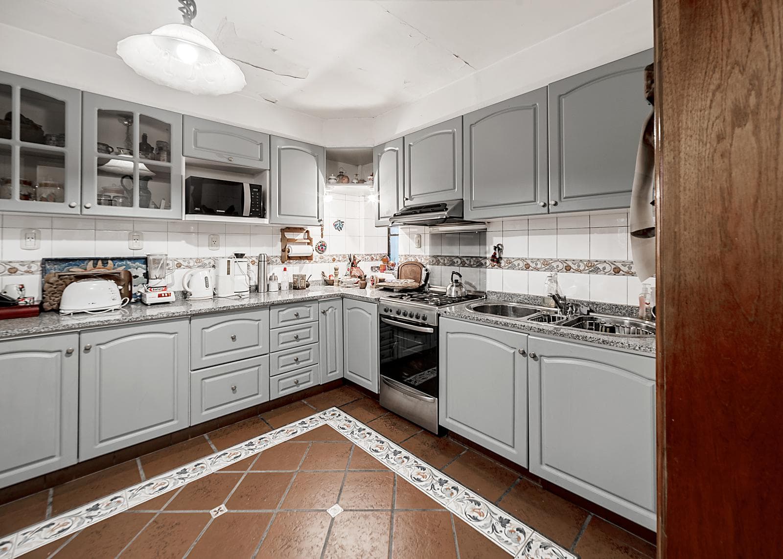5-room apartment for sale with a home office and a separate room in San Telmo
