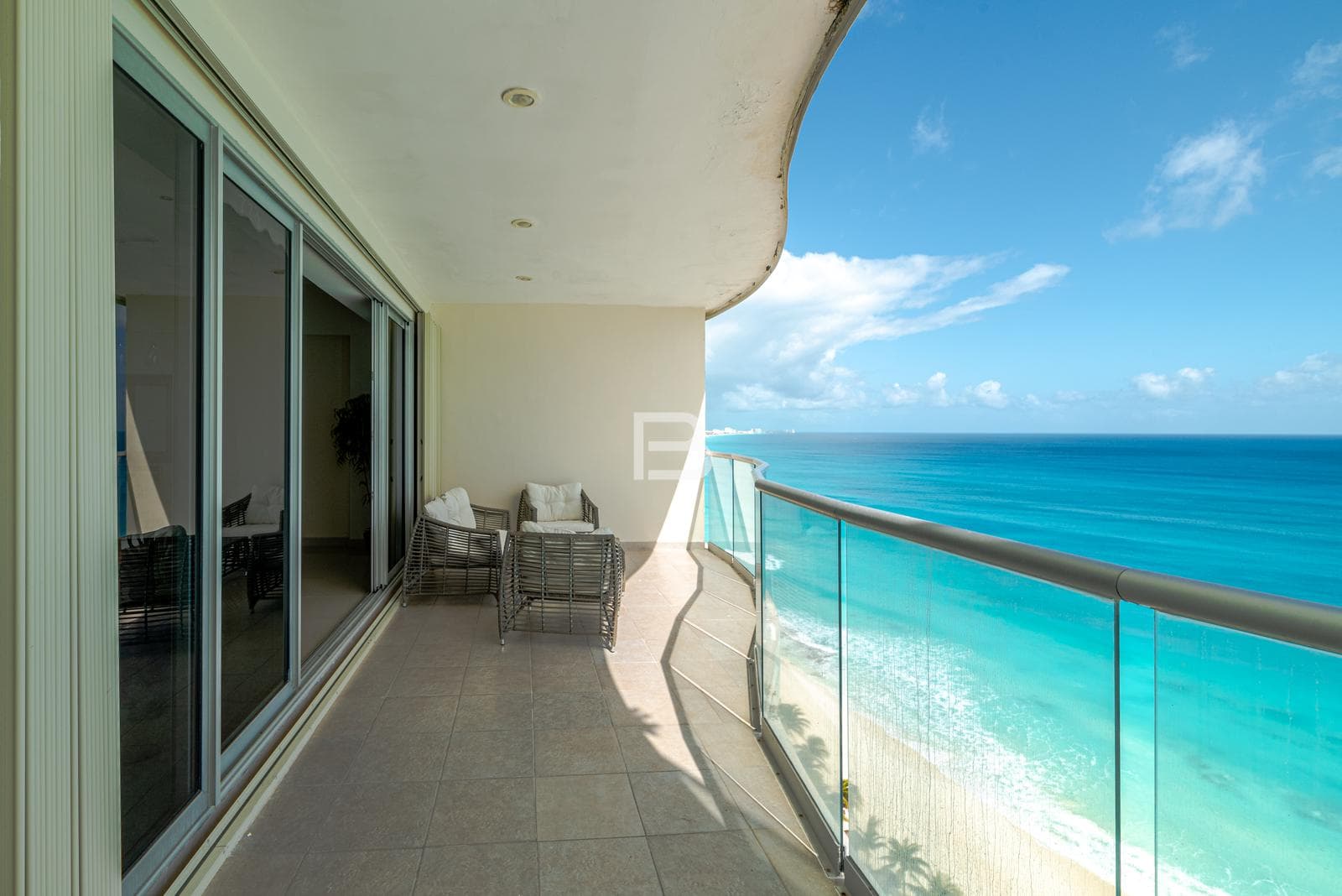 Lahia: Apartment for Rent or Sale on a High Floor