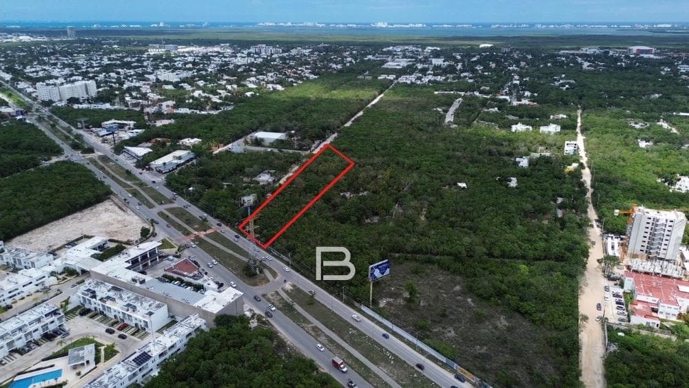 Huaycán Avenue: Land for a Real Estate Development
