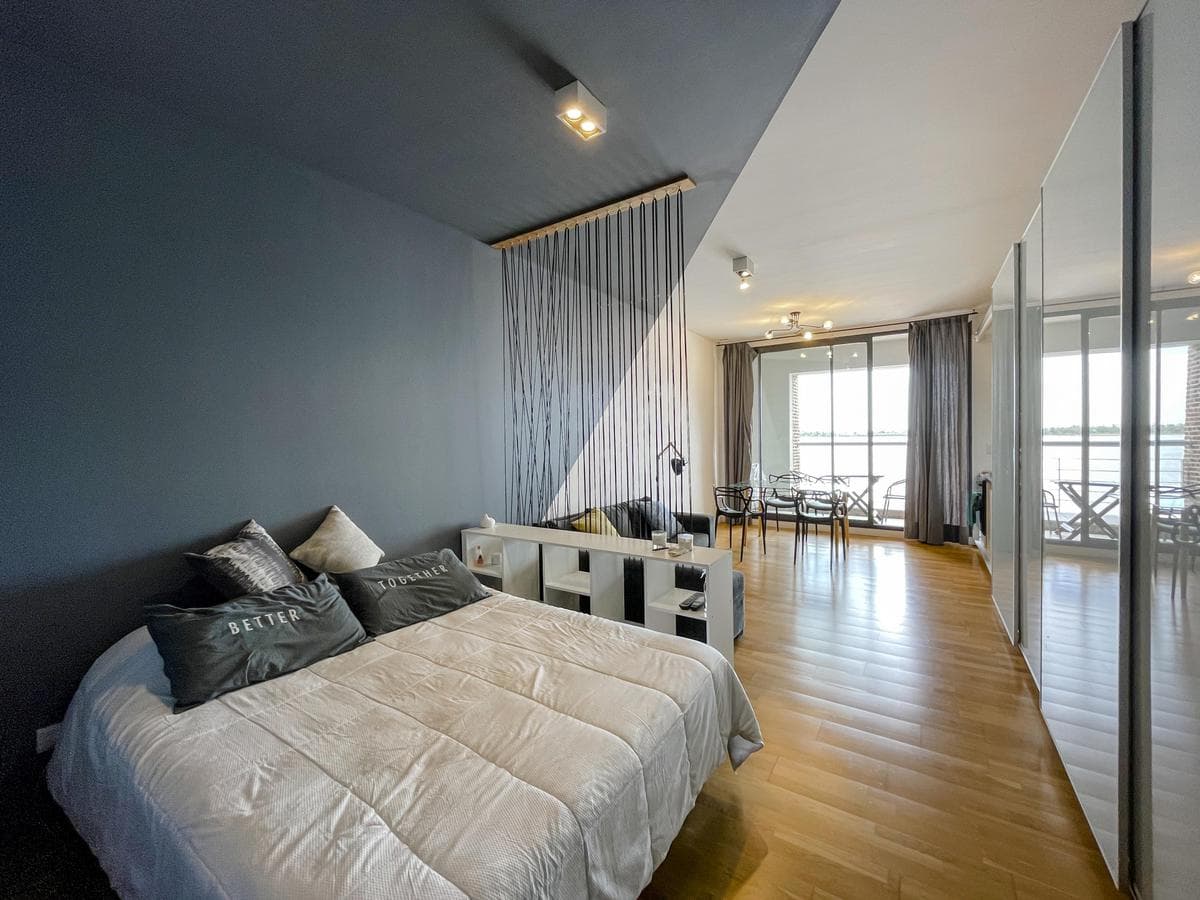 Loft-style apartment with a river view and a garage at Forum
