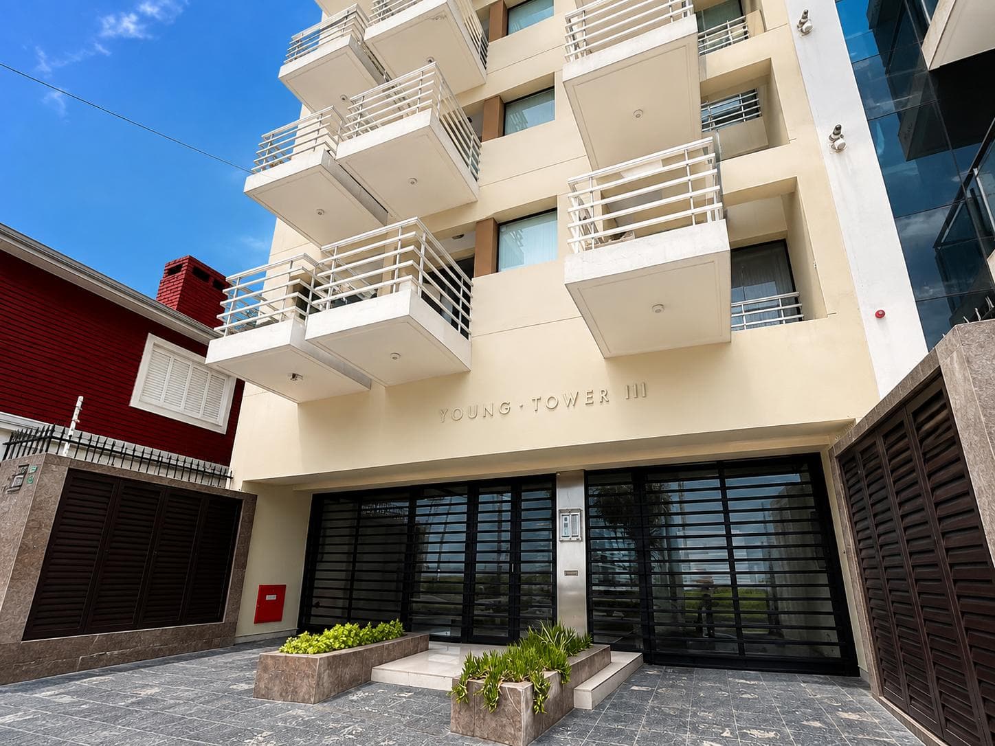 2-room apartment with a garage, right on the beach