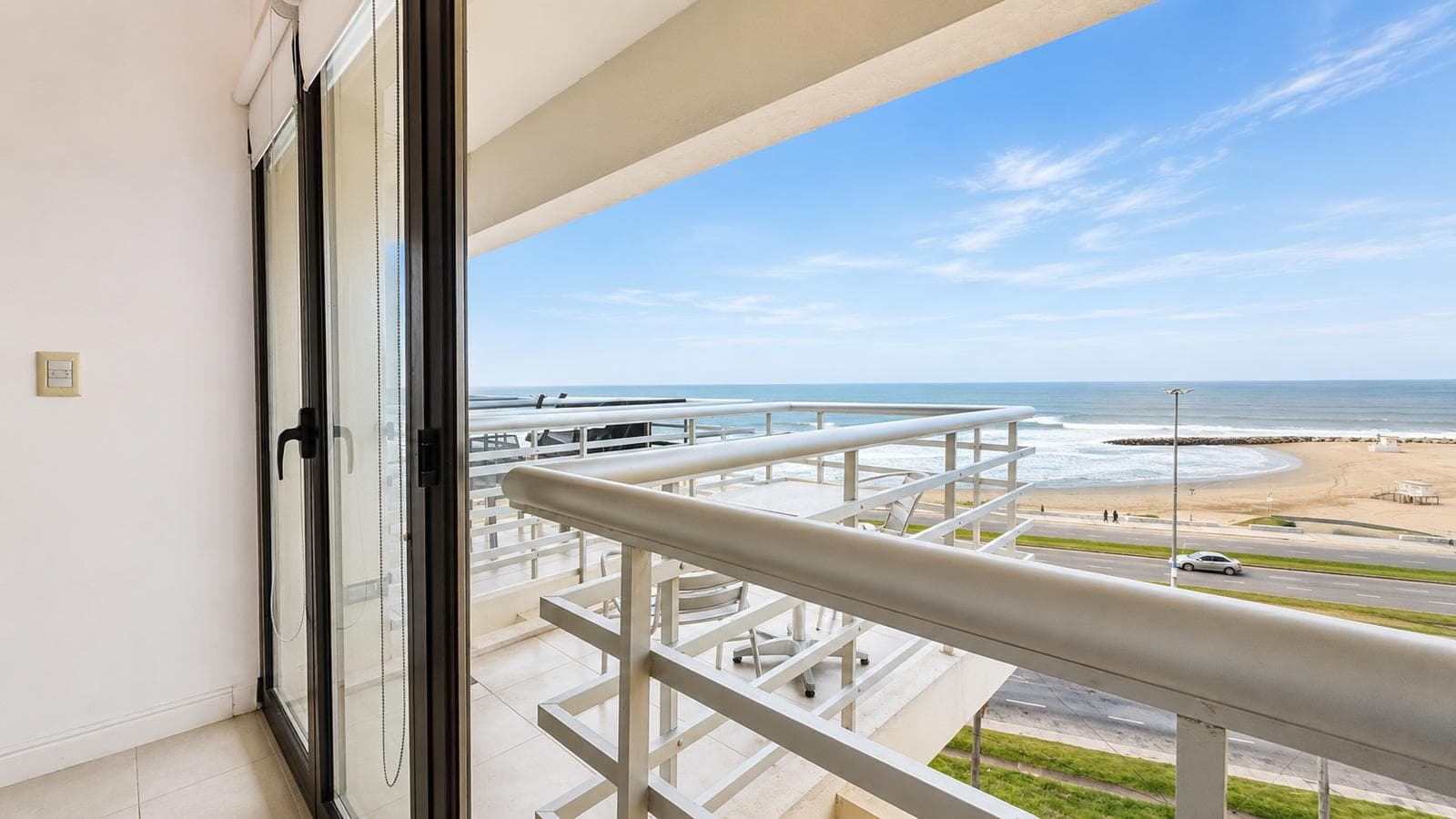 2-room apartment with a garage, right on the beach