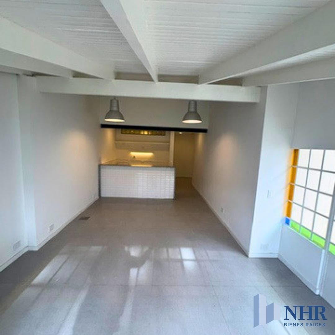 BEAUTIFUL, LIKE-NEW 3-ROOM PH WITH OFFICE IN A PRIME LOCATION WITH A SPECTACULAR GARDEN