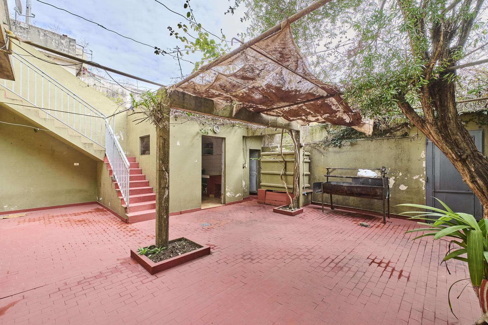 Casa PH: Detached apartment in Villa Libertad (2 units), ideal for renting or as a family home