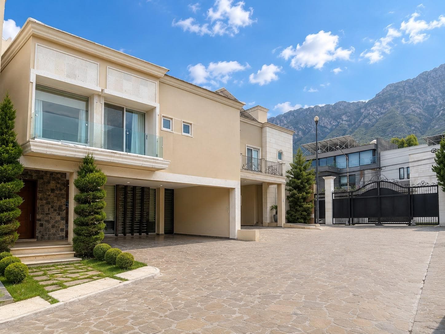 HOUSE FOR SALE IN THE LOMAS DEL VALLE NEIGHBORHOOD, SAN PEDRO GARZA GARCIA