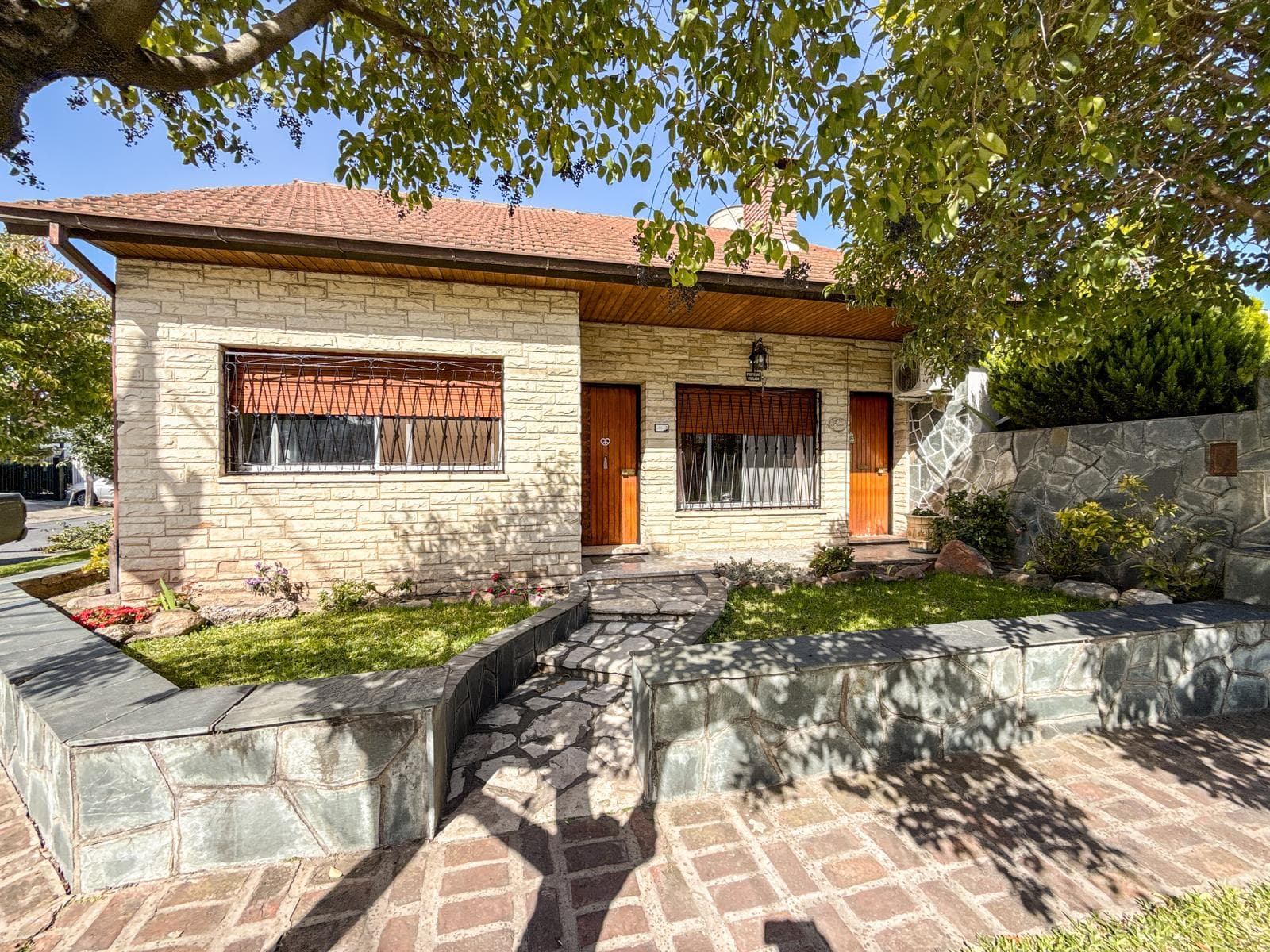 Corner House for Sale — 3 bedrooms, terrace, and spacious yard | San Isidro