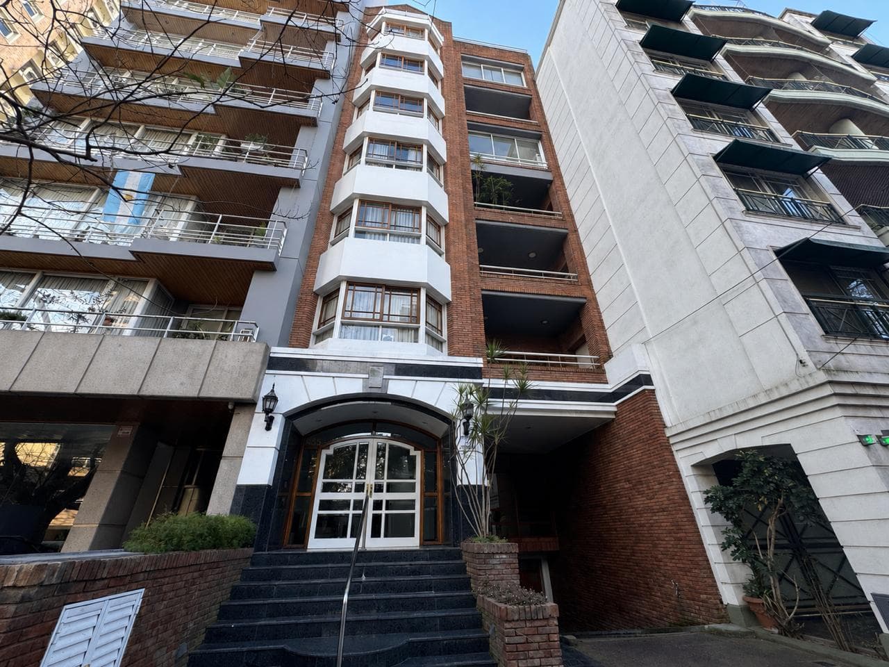 5-room apartment for sale with two parking spaces in Las Lomitas, Lomas de Zamora.
