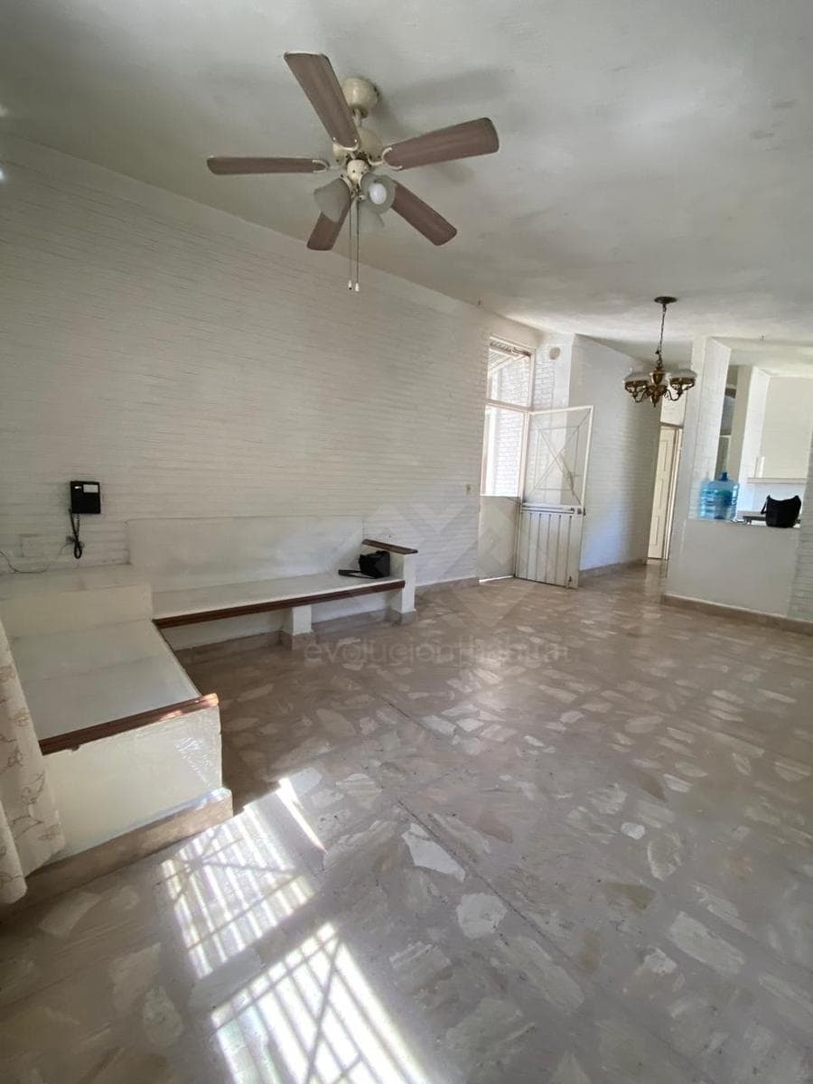 HOUSE FOR SALE IN SOUTHERN CUERNAVACA, MORRISSA: SINGLE-STORY HOUSE IN ACAPANTZINGO, WITH A SEPARATE BUNGALOW