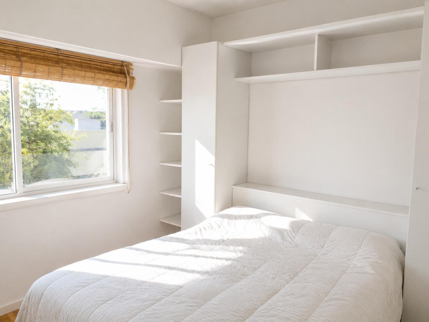 Spacious 2-room apartment with a front balcony and amenities