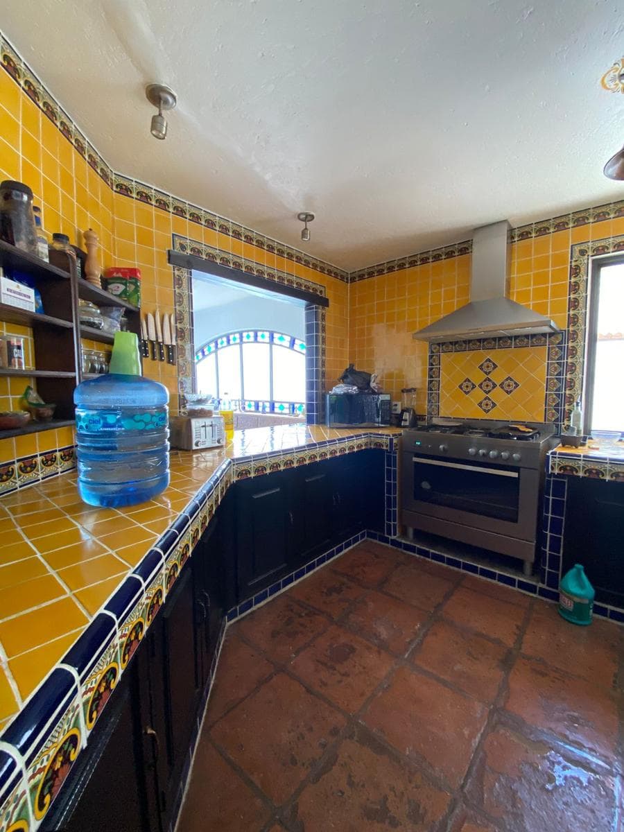 HOUSE FOR SALE IN CUERNAVACA, ON A PRIVATE STREET, WITH ELECTRIC GATE FOR ACCESS AND A PRIVATE POOL