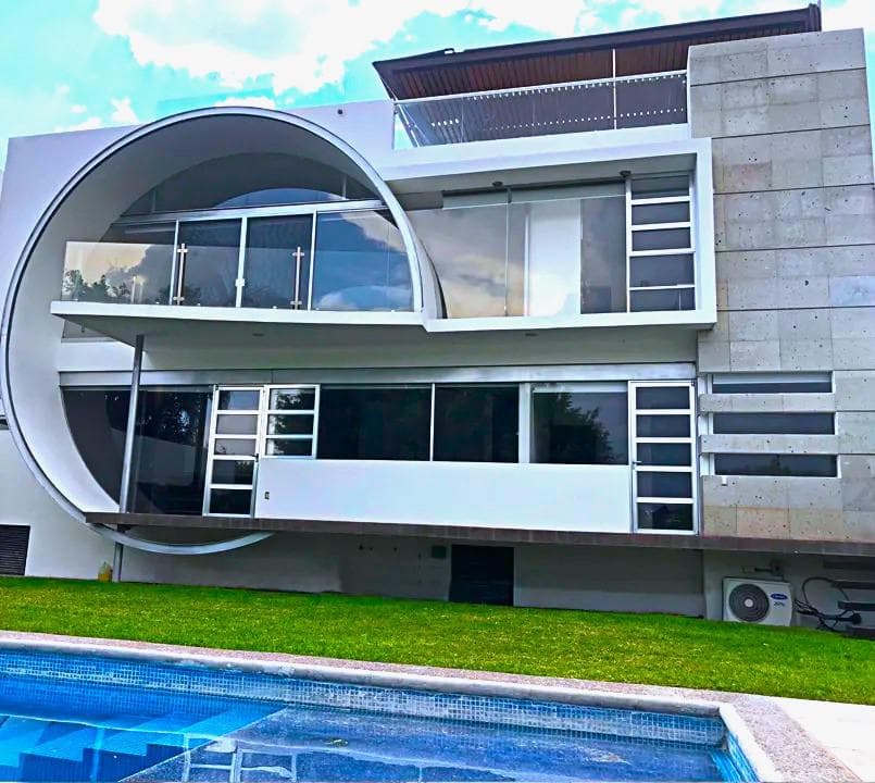 House for Sale in Cumbres del Lago