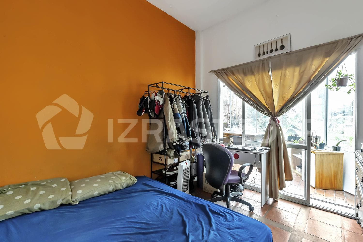3-room ground-floor apartment for sale in Almagro with a view of greenery
