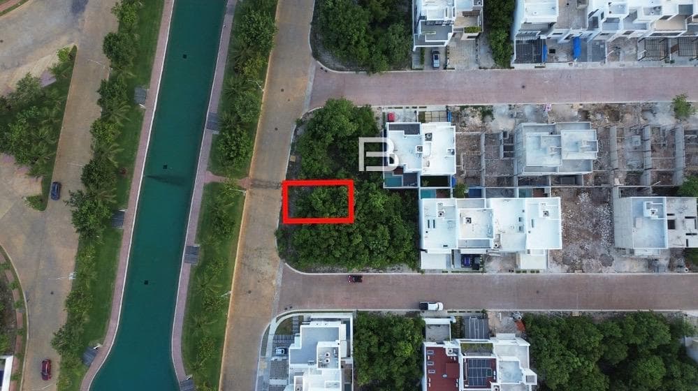 Río Residential Development: Land for Sale with Park Frontage