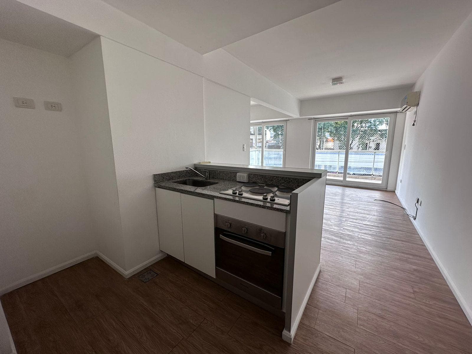 Spacious Studio Apartment Facing the Street | Very Bright | Pool and Terrace with Grill