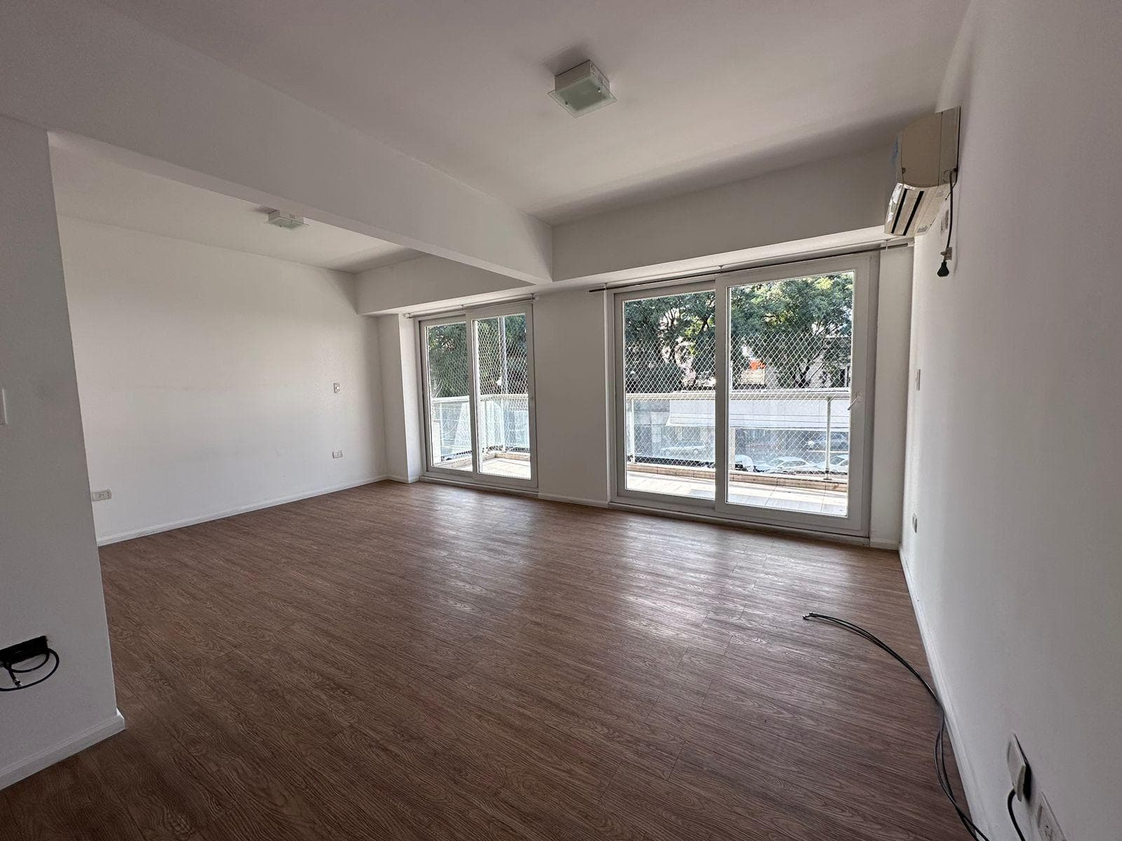 Spacious Studio Apartment Facing the Street | Very Bright | Pool and Terrace with Grill