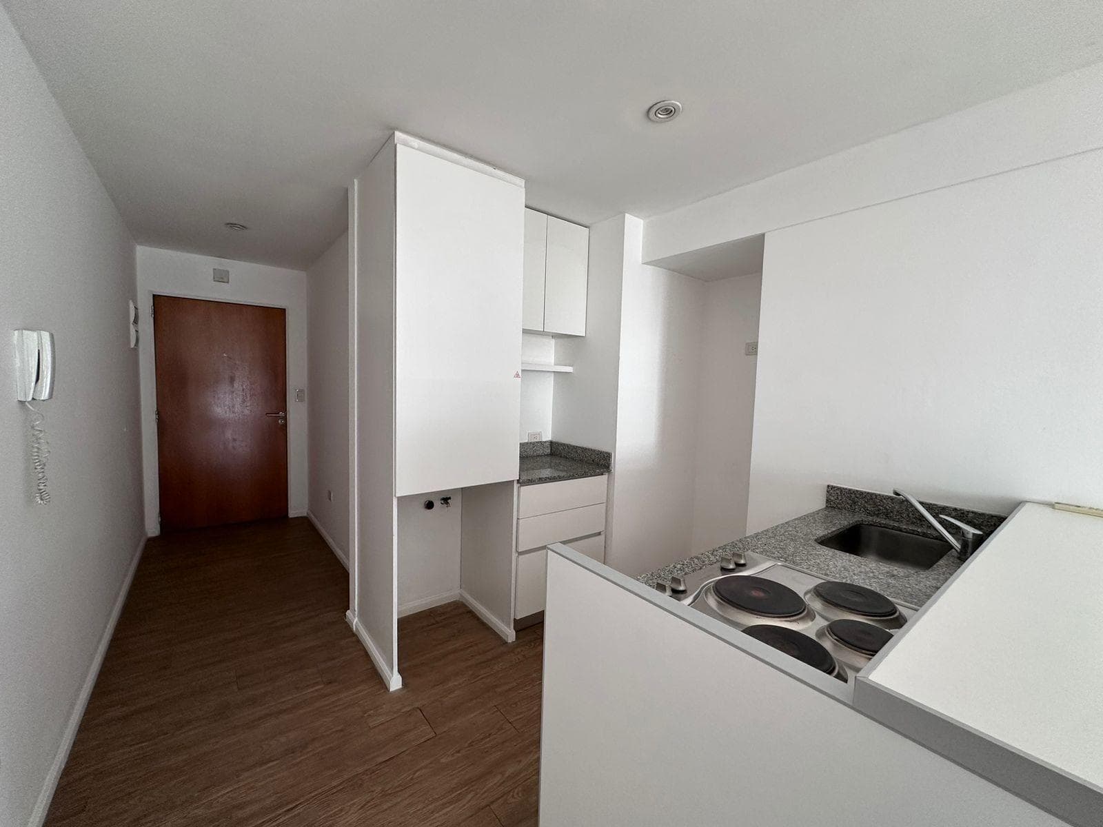 Spacious Studio Apartment Facing the Street | Very Bright | Pool and Terrace with Grill