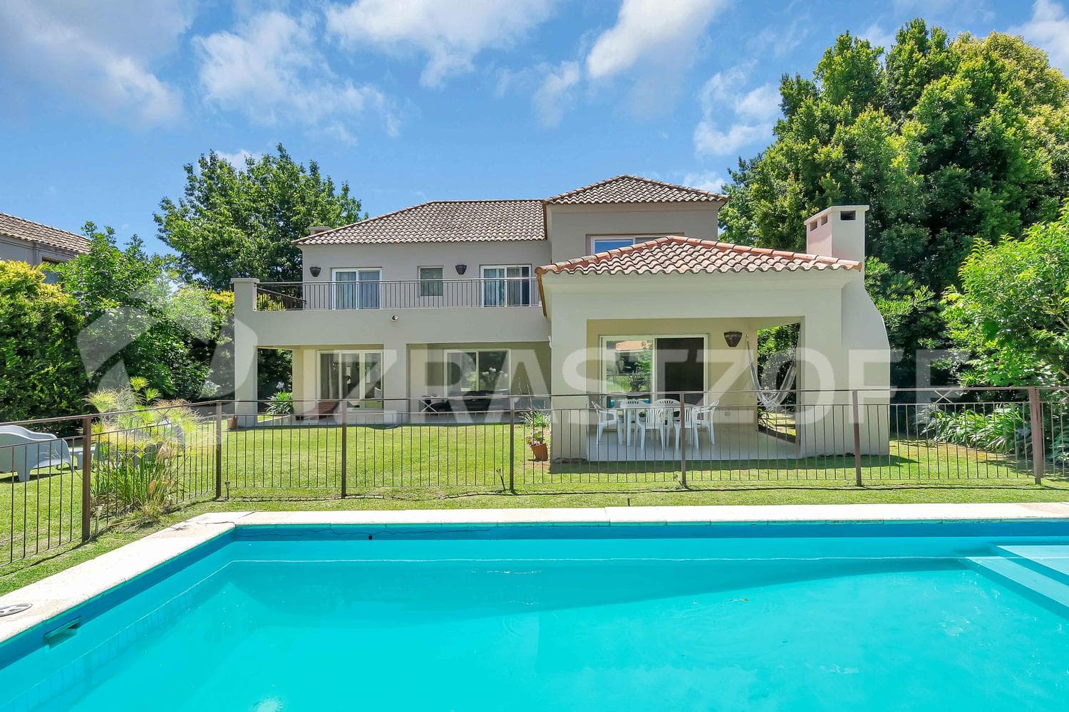 House for short-term rent in Ayres de Pilar, Panamericana 42.5, 4 bedrooms, garden, and pool