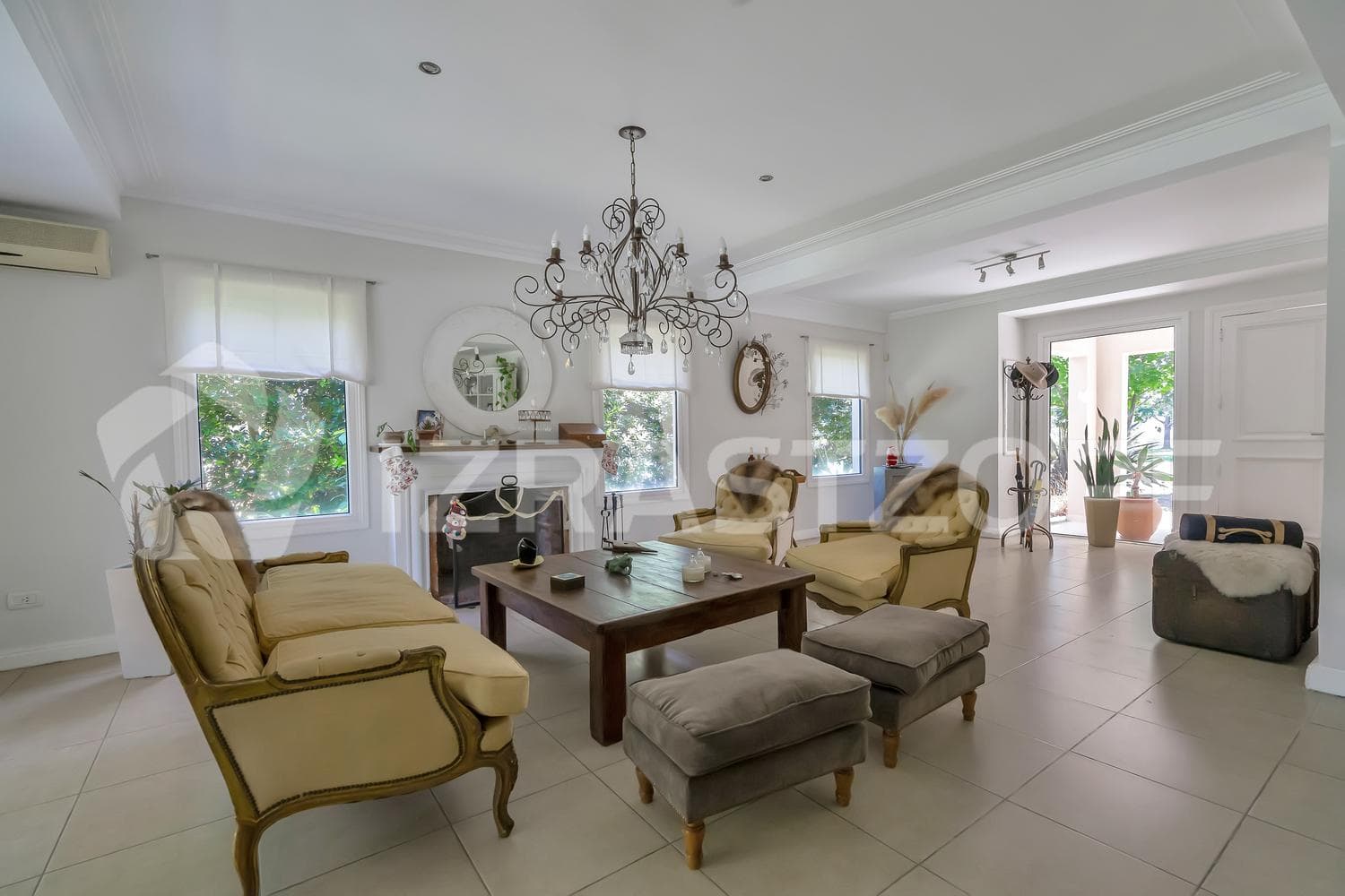 House for short-term rent in Ayres de Pilar, Panamericana 42.5, 4 bedrooms, garden, and pool