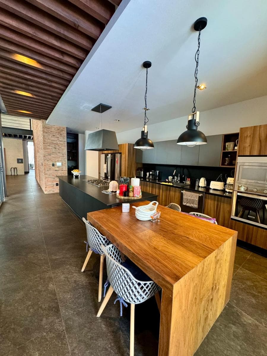 Mansion for Sale in Cumbres with 4 Bedrooms, a Bar, a TV Room, and a Covered Terrace