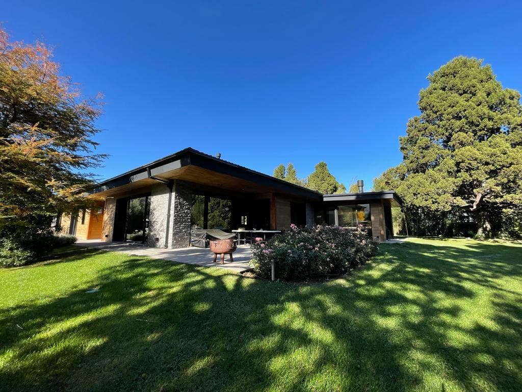 Brand-new single-story house in Arelauquen, Bariloche