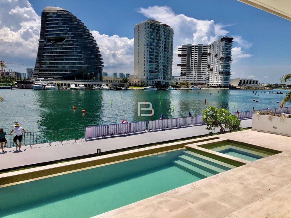 House for Sale in La Marina, Puerto Cancún