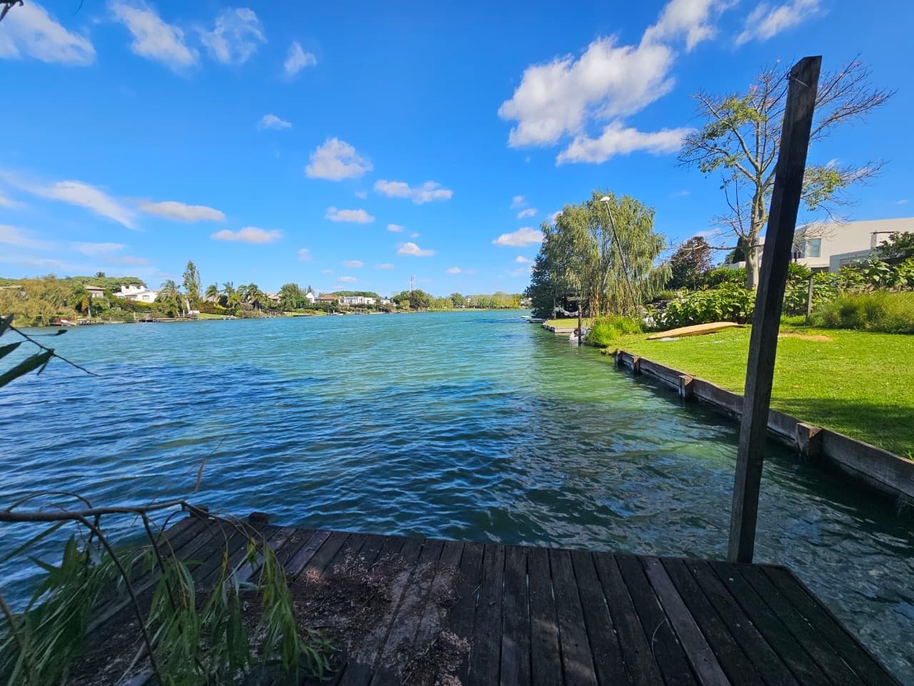 House for annual rent by the water in Santa Bárbara—5 bedrooms, immaculate, comfortable, and bright