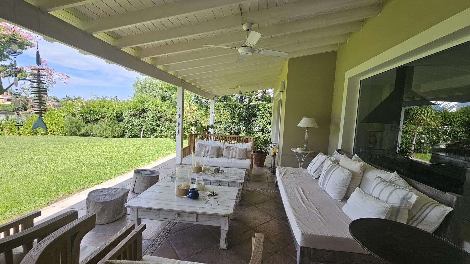 House for annual rent by the water in Santa Bárbara—5 bedrooms, immaculate, comfortable, and bright