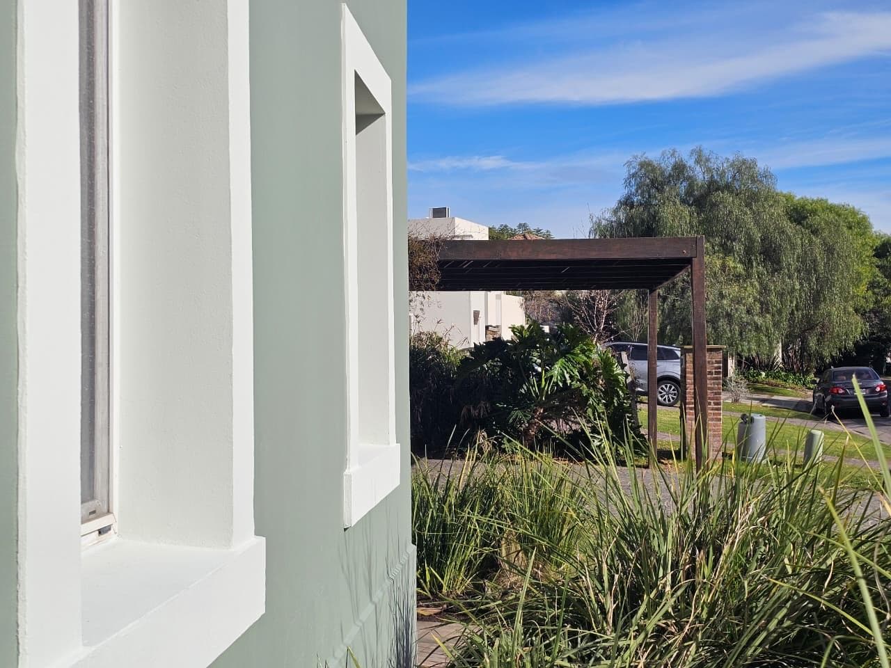 House for annual rent by the water in Santa Bárbara—5 bedrooms, immaculate, comfortable, and bright