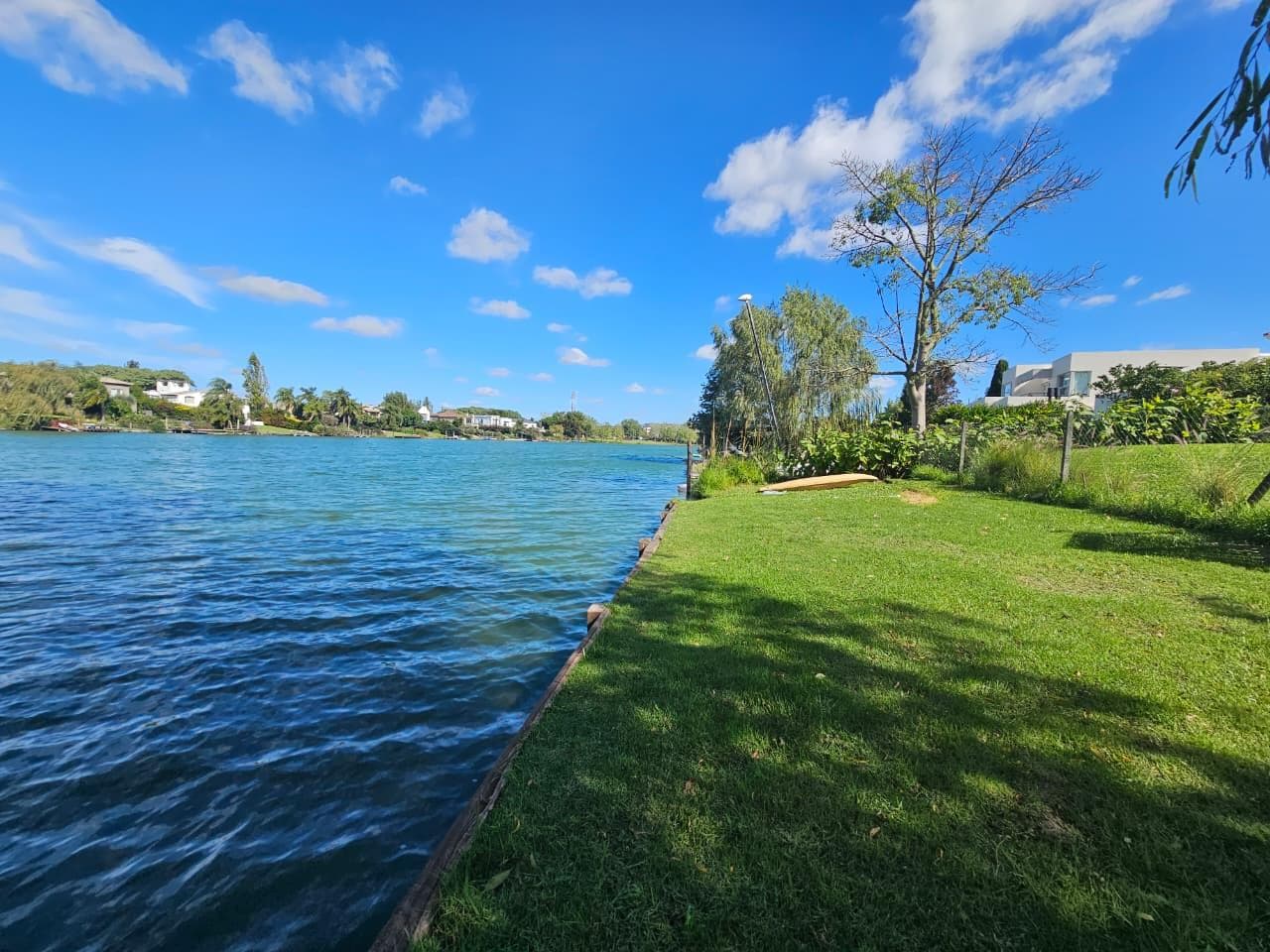 House for annual rent by the water in Santa Bárbara—5 bedrooms, immaculate, comfortable, and bright