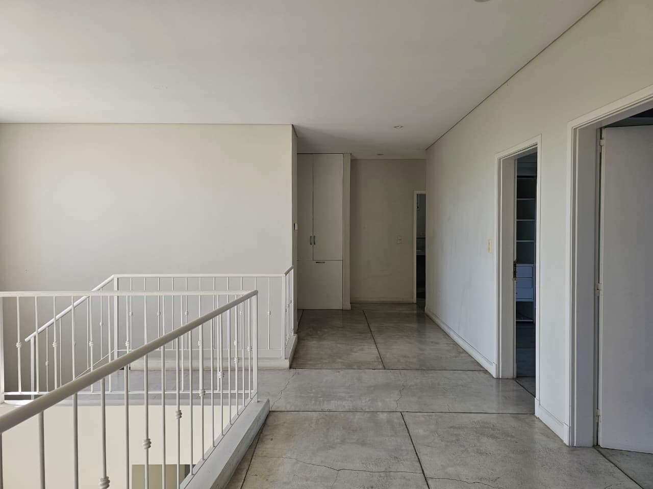 House for annual rent by the water in Santa Bárbara—5 bedrooms, immaculate, comfortable, and bright
