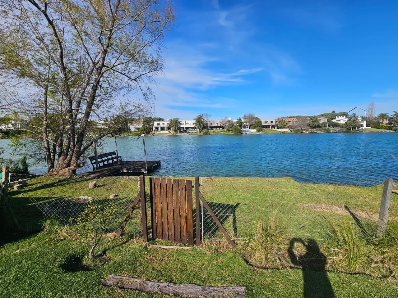 House for annual rent by the water in Santa Bárbara—5 bedrooms, immaculate, comfortable, and bright