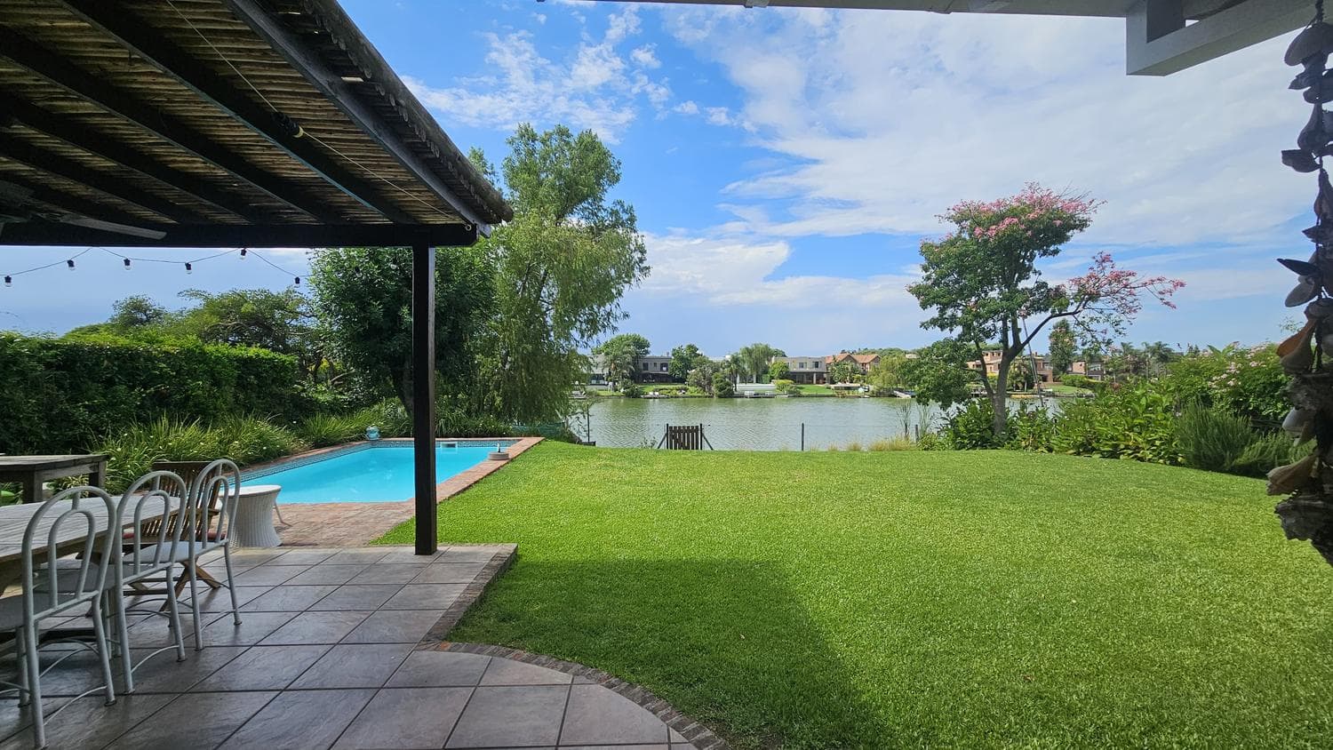 House for annual rent by the water in Santa Bárbara—5 bedrooms, immaculate, comfortable, and bright