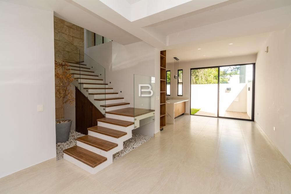 Aqua Residencial: Brand-New House for Sale