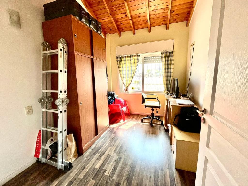 PH STYLE, 4 ROOMS, SEPARATE ENTRANCE, GARAGE, VERY LOW MAINTENANCE FEES