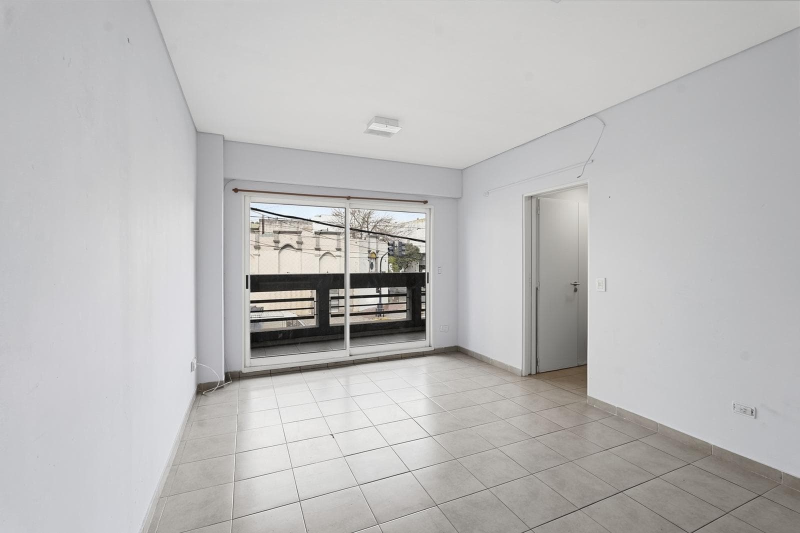 Brand-new studio apartment with a front-facing balcony for sale in Constitución