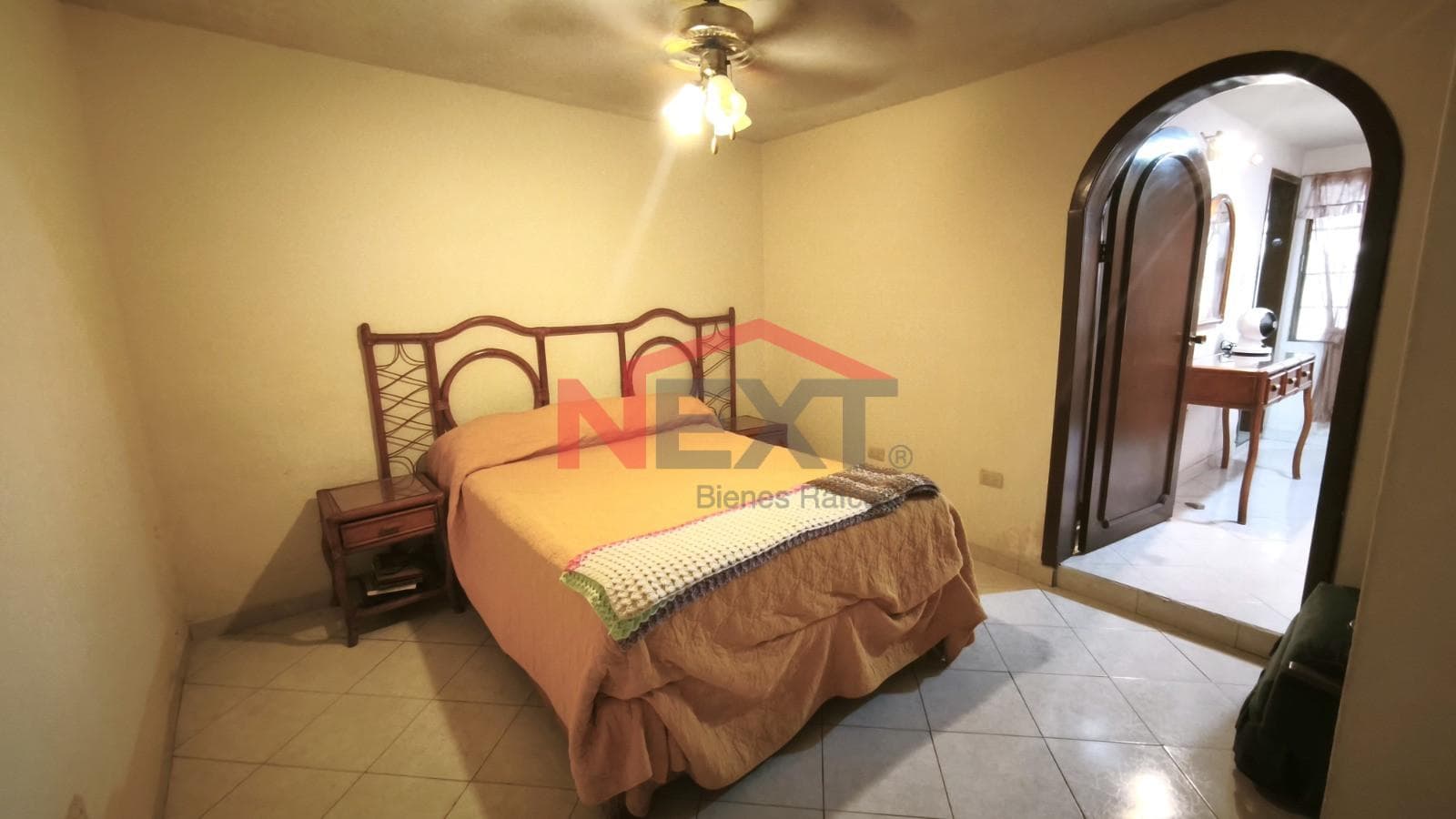 HOUSE FOR SALE IN THE BUGAMBILIA NEIGHBORHOOD