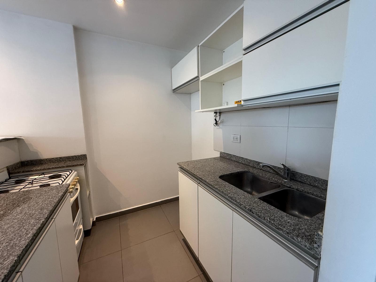 2-bedroom, 2-bathroom, 2 balconies. Half-floor. Immaculate condition