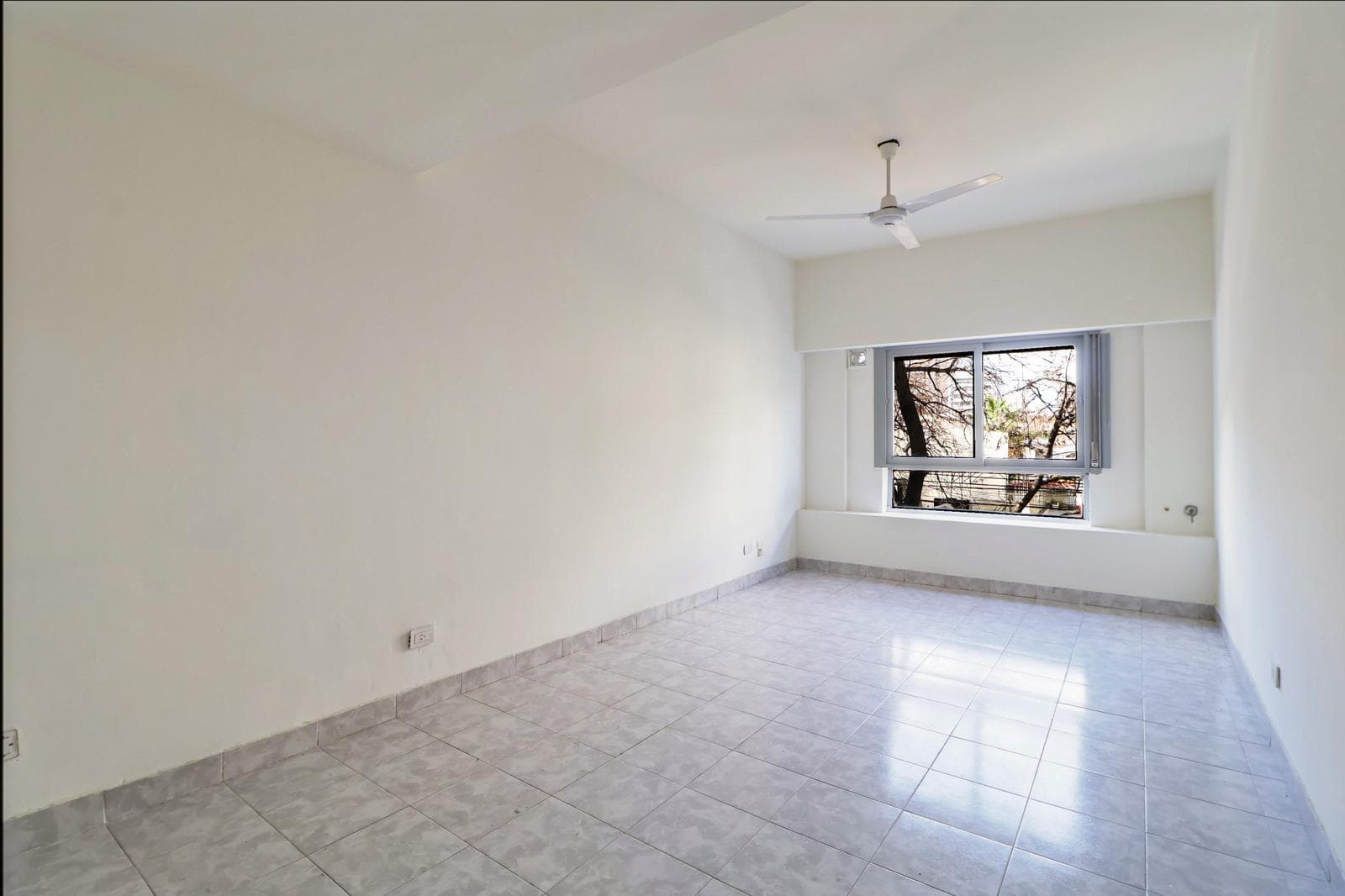 3-room apartment for sale in Flores—very bright