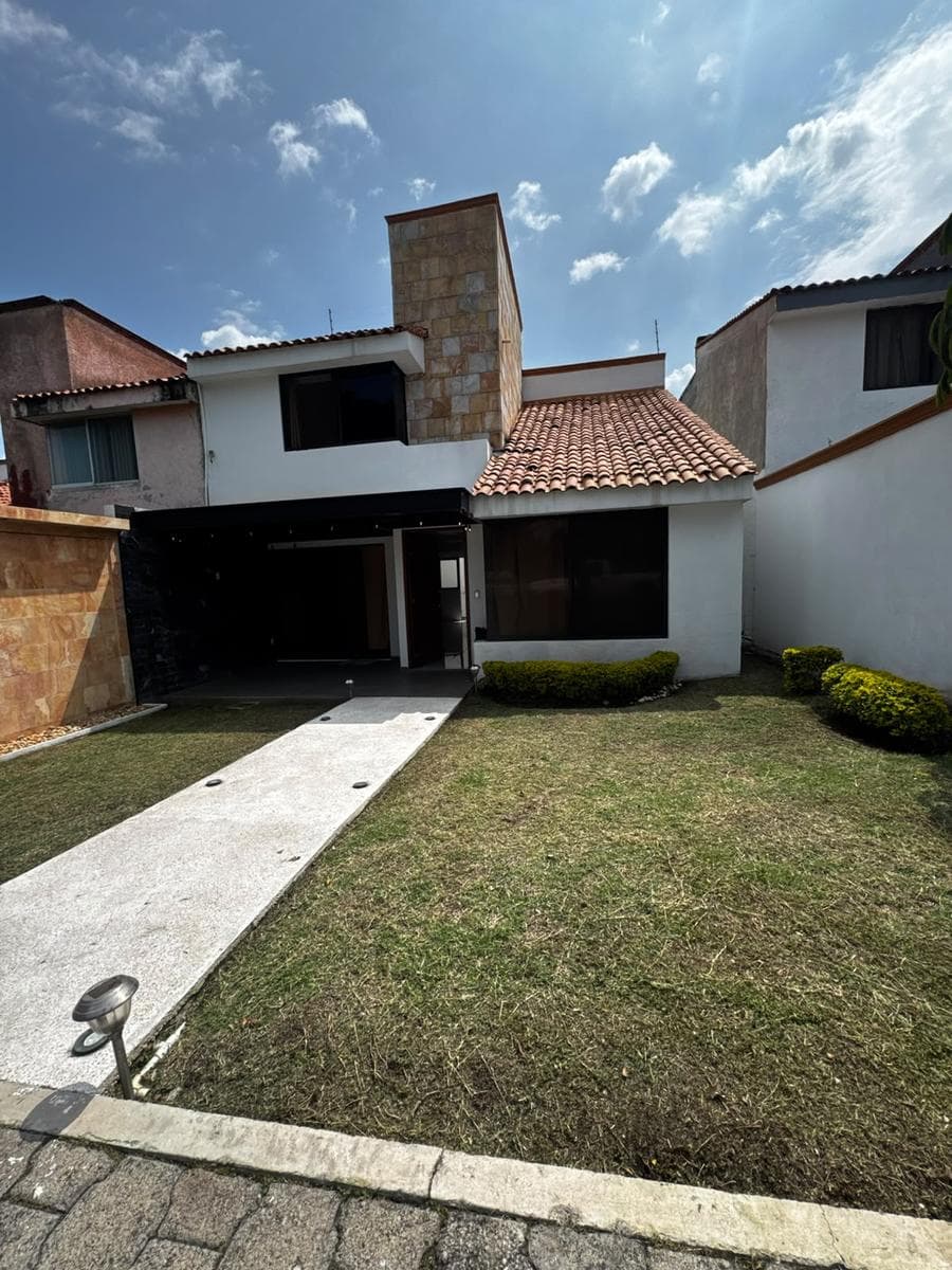 HOUSE FOR SALE IN THE COUNTRY TEJALPA RESIDENTIAL COMPLEX, JIUTEPEC, MOR.