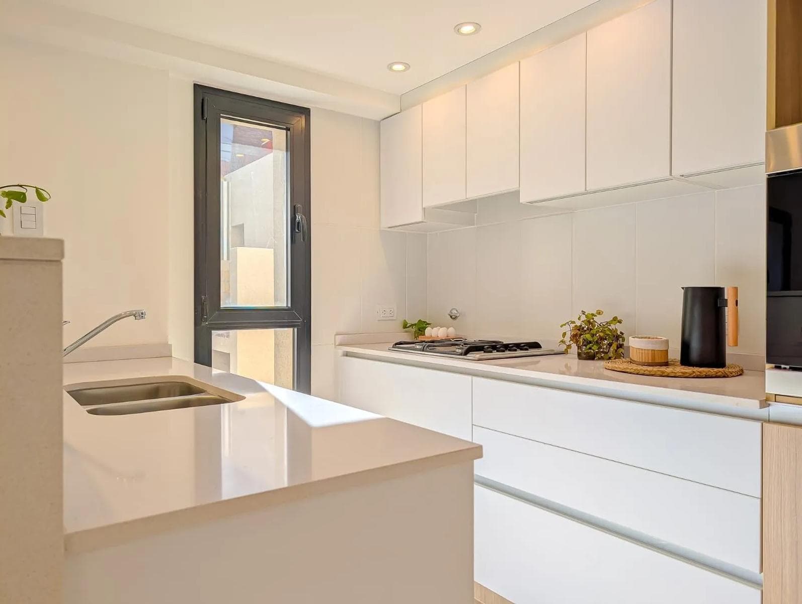 FOR SALE - 3-bedroom house with a hallway, patio, and barbecue area - Lourdes, Rosario.