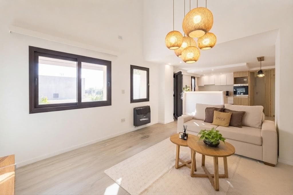 FOR SALE - 3-bedroom house with a hallway, patio, and barbecue area - Lourdes, Rosario.