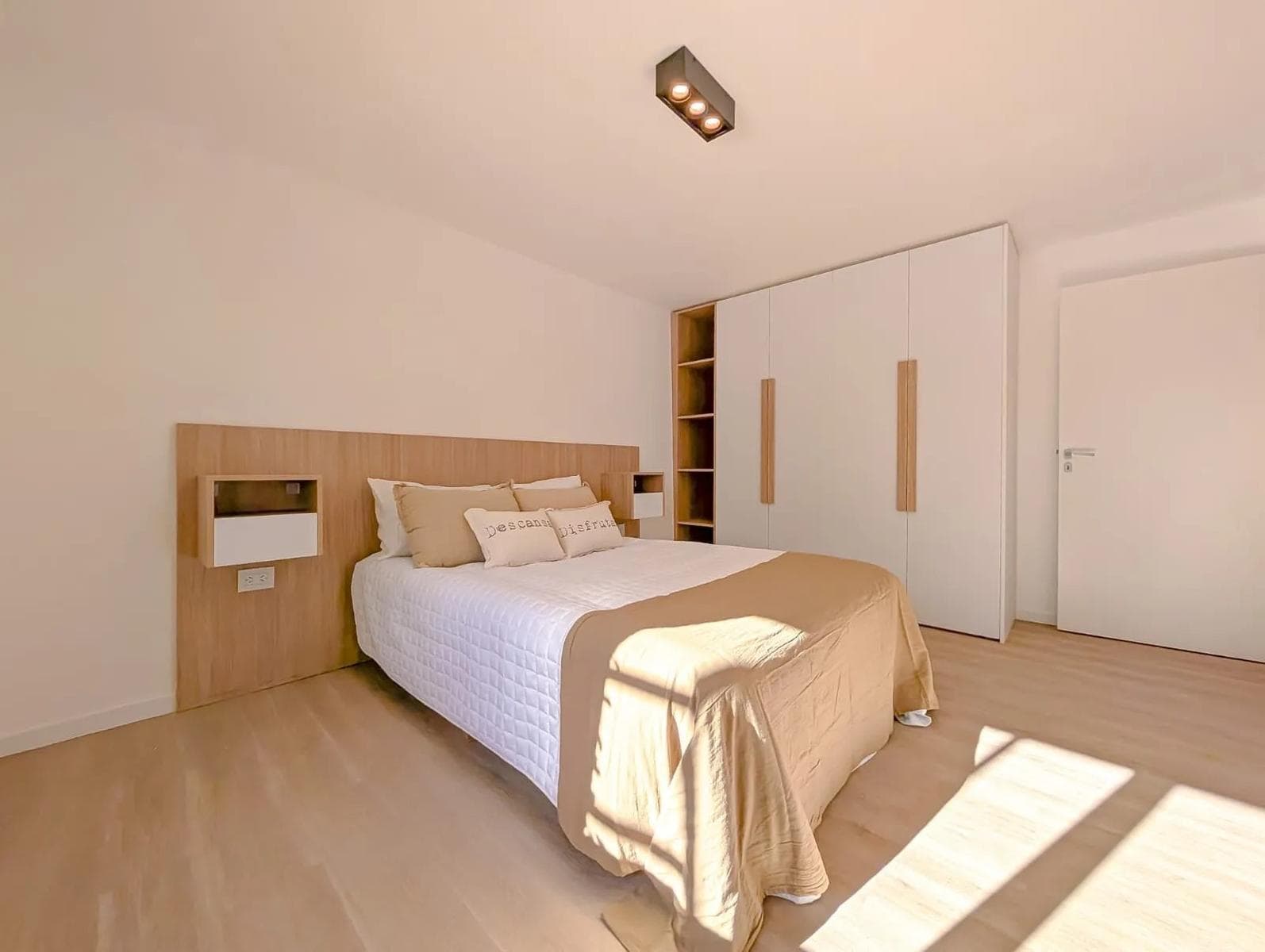 FOR SALE - 3-bedroom house with a hallway, patio, and barbecue area - Lourdes, Rosario.