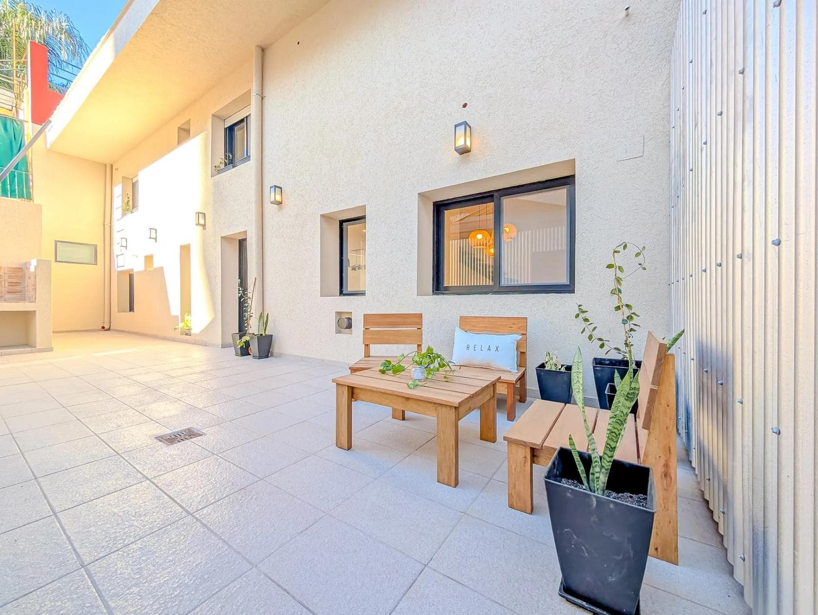 FOR SALE - 3-bedroom house with a hallway, patio, and barbecue area - Lourdes, Rosario.